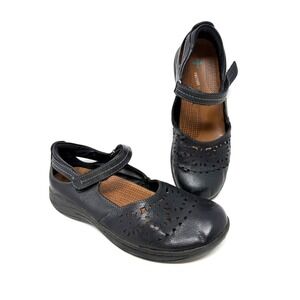 Baretraps Jennings Black Floral Laser Cut Mary Jane Posture Plus Flats 10M